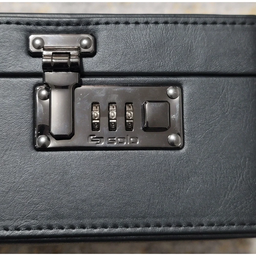 Solo Classic Vinyl Briefcase Black w/Combination‎ Lock 17.5 inches X 12.5 X 4